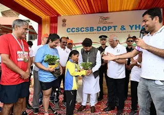 अनुराग ठाकुर ने हिमाचल प्रदेश में हाफ मैराथन के विजेताओं को सम्मानित किया  केन्द्रीय युवा कार्यक्रमएवं खेल मंत्री श्री अनुराग ठाकुर ने आज हिमाचल प्रदेश में हाफ मैराथन के विजेताओं को सम्मानित किया। इस हाफ मैराथन का आयोजन हिमाचल प्रदेश के राज्यपाल श्री राजेंद्र विश्वनाथ अर्लेकर के मार्गदर्शन मेंभारत सरकार के कार्मिक और प्रशिक्षण विभाग के केन्द्रीय सिविल सेवा सांस्कृतिक तथाक्रीड़ा बोर्ड और यूथ हॉस्टल्स एसोसिएशन ऑफ इंडिया द्वारा किया गया था।