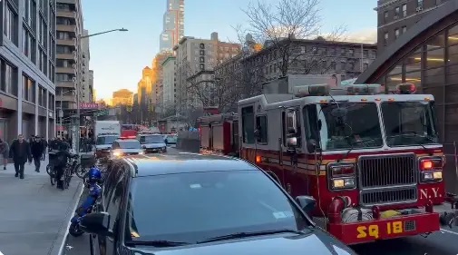 Choque 2 trenes deja 24 heridos en Nueva York
