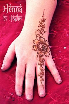 7 Best Simple Heena Designs For Hands