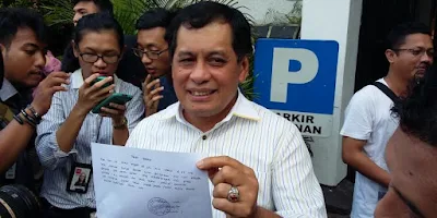 Wakil Ketua Umum Partai Golkar hasil Munas Bali, Nurdin Halid, di Gedung KPU, Jakarta Pusat, Selasa (28/7/2015).