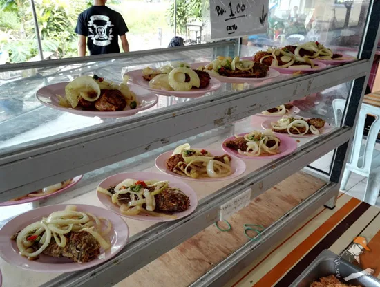 Kedai Makan Silaturrahim - Tempat Makan Tengahari Terbaik di Teluk Batik Lumut
