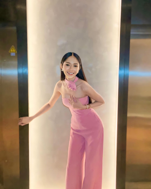Nalinnipa Chueaprathum – Most Beautiful Thai Transgender Girl Pink Jumpsuit Style a Strapless