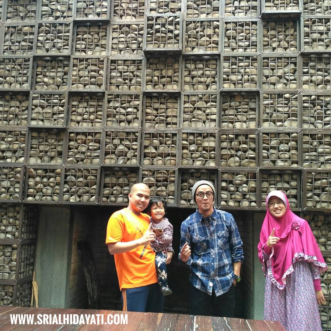 Ustadz Evie Effendi Berdakwah Secara Asik Unik Dan Pantun Yang Memikat Hati Sri Al Hidayati