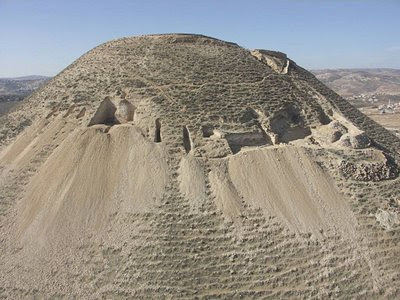 Herodium: palácio-fortaleza onde morava o rei Herodes I, o grande.