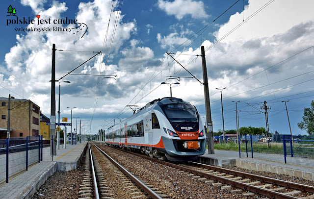 pociąg-stacja-kolejowa-sandomierz