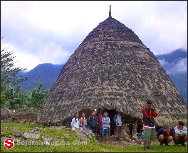 Foto Rumah adat Waem Rebo NTT