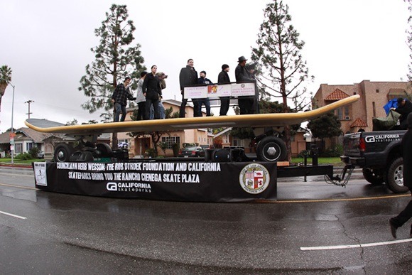 THE WORLDS LARGEST SKATEBOARD 4