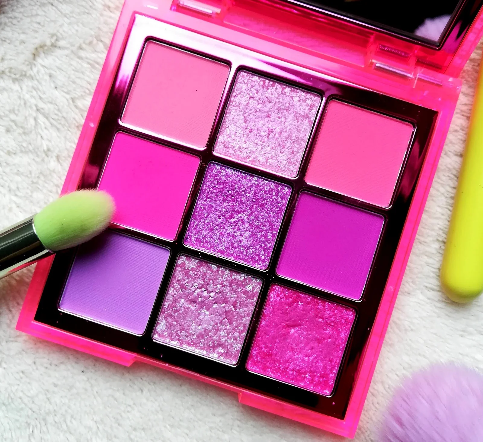 Les palettes Neon Obsession de HUDA BEAUTY / Swach & Make Up