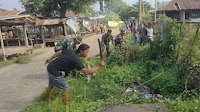 Patut Dicontoh, Koramil 1423-03/Lilirilau Bersihkan Sampah Pasar Tradisional