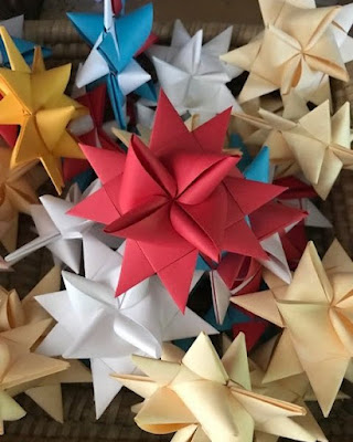 Folded paper stars in various sizes and colors