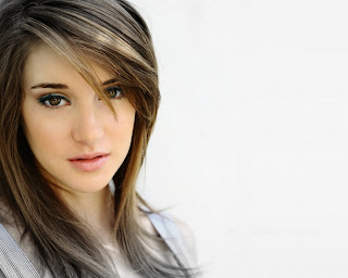 Shailene Woodley Beautiful Photoes And Wallpapers In 2013.