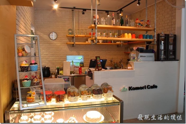 台南-小莫里。【Komori】餐廳的櫃台及廚房。