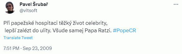 Při papežské hospitaci těžký život celebrity,  lepší zalézt do ulity. Všude samej Papa Ratzi. #PopeCR
