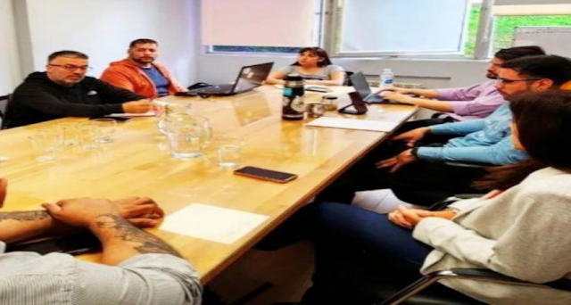 Se realizó una mesa paritaria, planteando el sector docente que el cargo testigo, es decir un docente con la antigüedad mínima y turno simple necesita percibir un salario de $1.000.000.