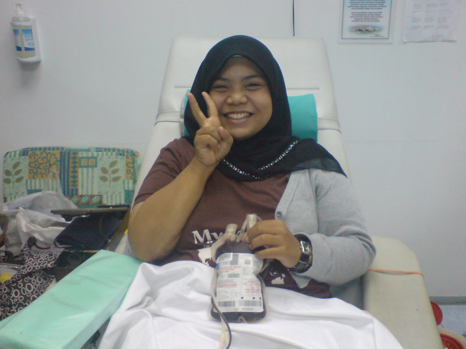 Cerita budak chubby: June 2010