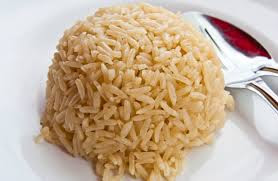 Nutricionistas e dietistas estão agora cada vez mais recomendando arroz integral como uma excelente fonte de nutrição all- round. Especialistas dizem que a diferença entre o arroz integral eo arroz branco mais popular não é apenas a cor .