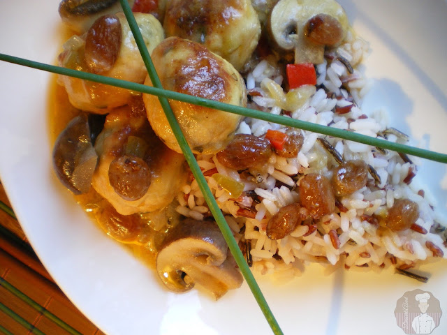 Albóndigas de pollo con salsa de coco al curry