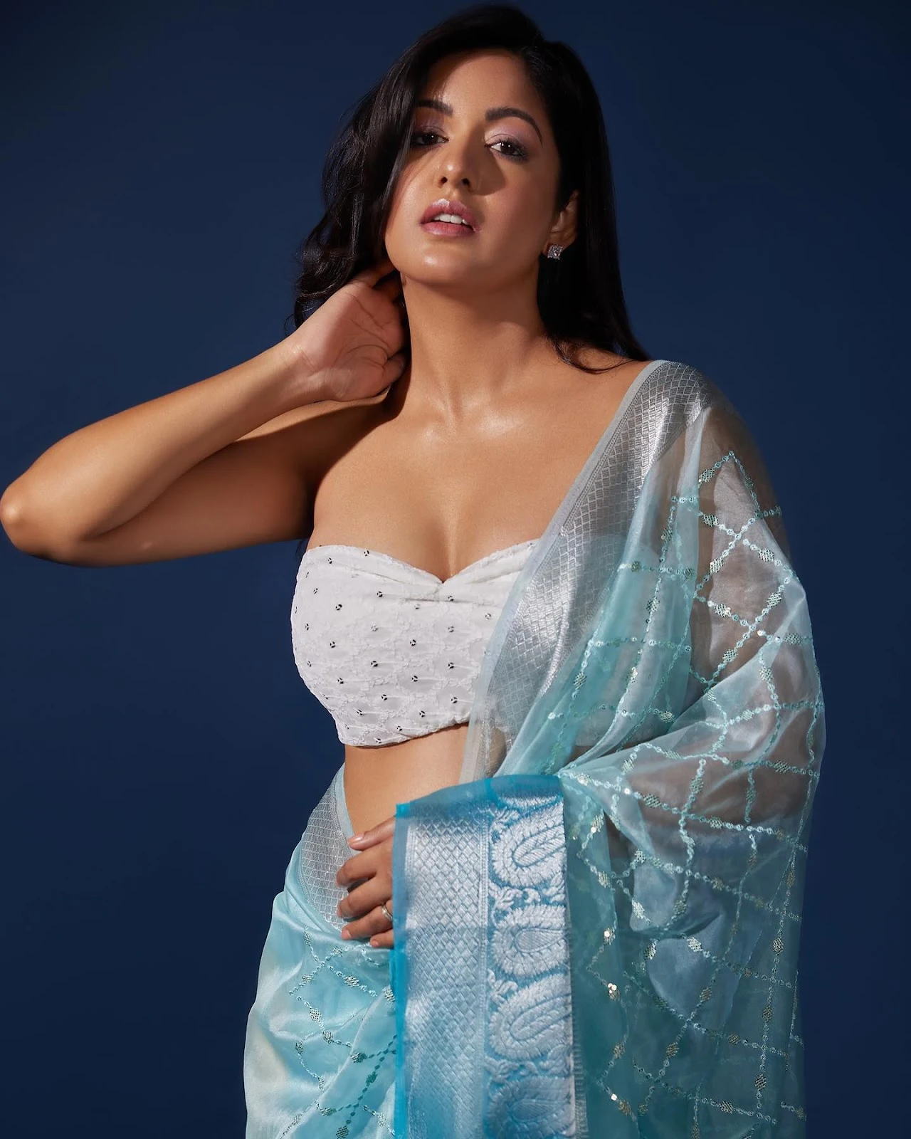 ishita dutta saree cleavage off shoulder blouse