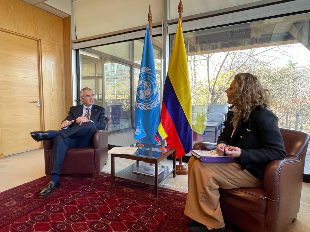 https://www.notasrosas.com/APC -Colombia y CEPAL se articulan para implementar iniciativas de cooperación