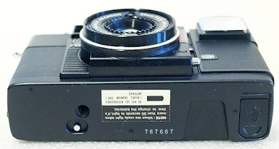 Konica C35 AF, Bottom