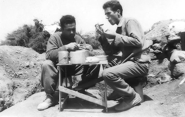 La hora de la comida en una posición de montaña (Foto álbum propio)