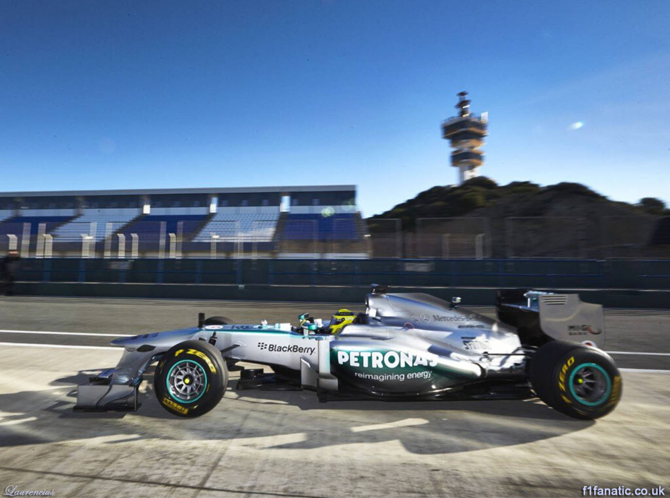 Foto Mobil Mercedes W04 Untuk Musim Balap F1 2013 Laurencius