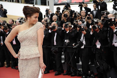 Hot Aishwarya Rai Gets The Thumbs Up For 64th Cannes Pictures” id=