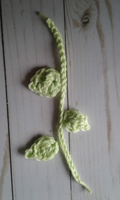 crochet leaves and stem