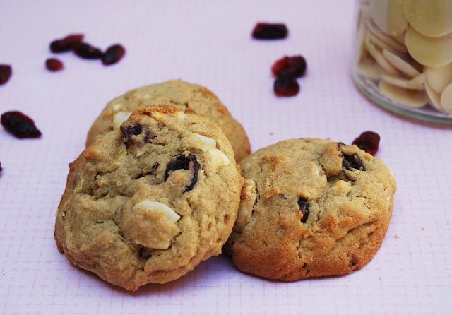 Cookies au chocolat blanc, cranberries et amandes