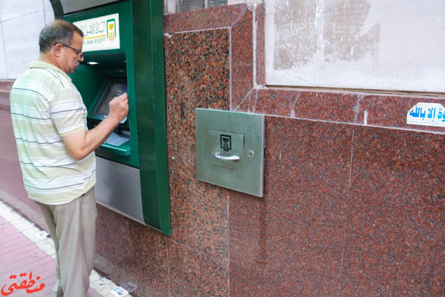 شاهد بالصور.. الخزينة الليلية .. ATM زمان في شوارع القاهرة الخديوية