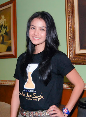 Artis Indonesia Revalina S. Temat.jpg