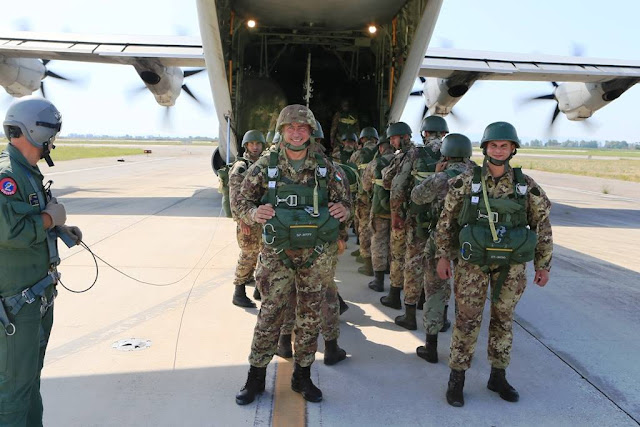 Allievi Marescialli Esercito corso lancio paracadute 