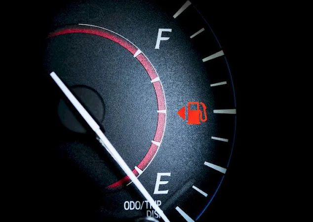 How does a fuel gauge work?