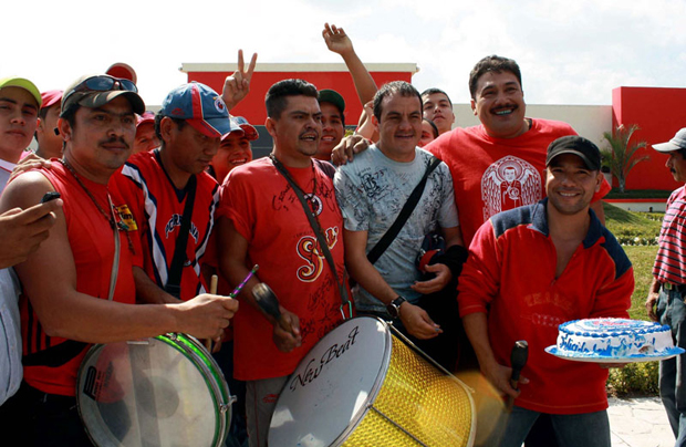 Fotos de Cuauhtémoc Blanco, la nueva leyenda del futbol mexicano | Ximinia