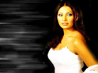 Bipasha whit drees