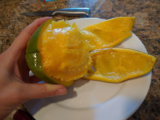 How To Peel A Mango - A Life Unprocessed