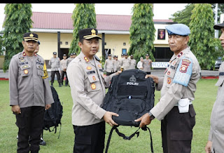 Polres Bulukumba Cek Kesehatan Personel PAM TPS Dan Bagikan Tas Ransel