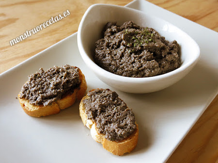 Pate de setas con almendras