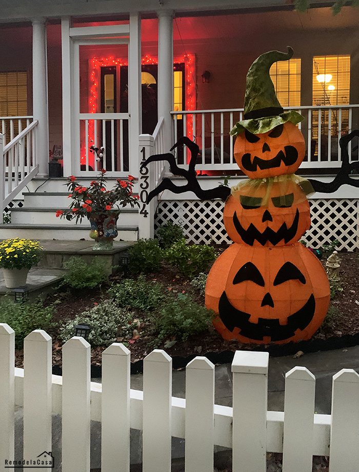 scary stacked pumpkins inflatable