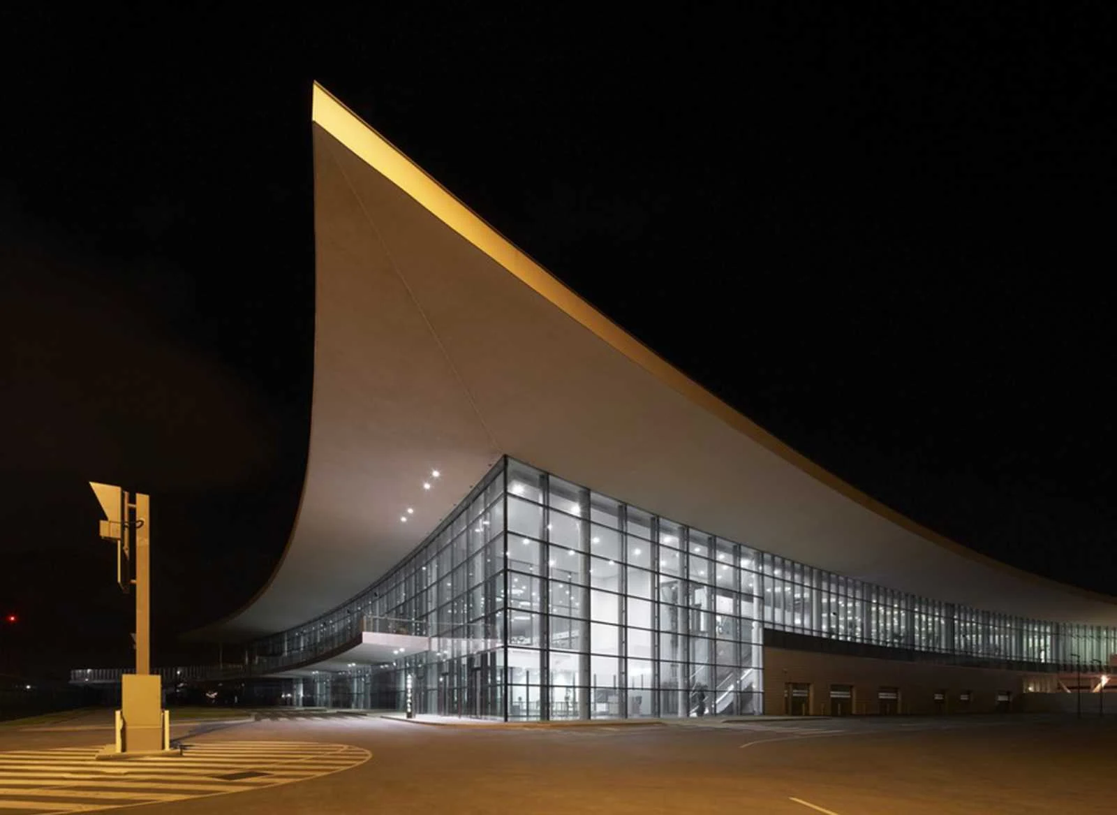 Gibilterra, Gibilterra / Gibraltar: Gibraltar Airport by 3Dreid And Bblur Architecture