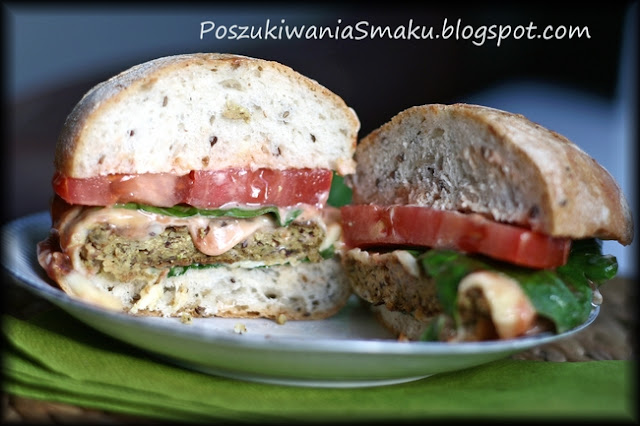 Wegetariański "hamburger" z tofu i czerwonej fasoli