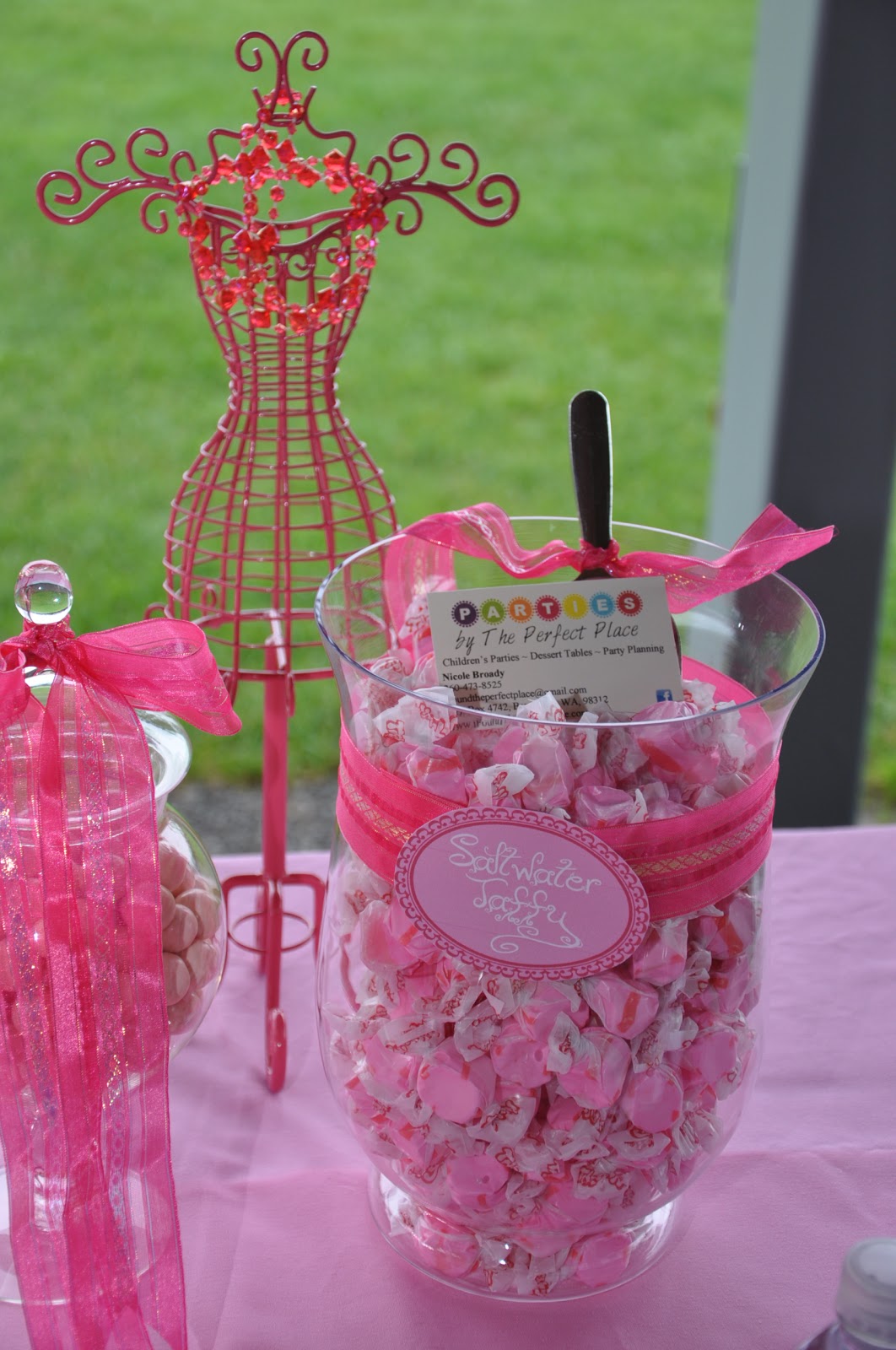 candy tables at weddings