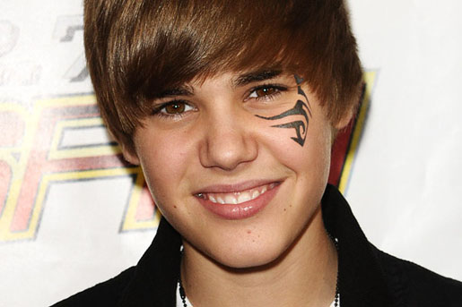 https://blogger.googleusercontent.com/img/b/R29vZ2xl/AVvXsEghg0nXLp0NiurDlwnLeuxrOa7GCckUh9Lfh62b74z5rEDJ1sCdFIKADLEqUCxZ8Abb91KILCkRXcwF182FGDroAw1ZlZTWopIEVvLd0VJA_bK4RD34pIIwVcGJ-Dq_rKxRfUkKEgNfjZU/s1600/Justin-Bieber-Tattoo-on-face.jpg