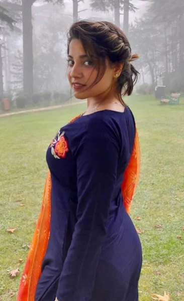 Sonali Pandita curvy hot actress