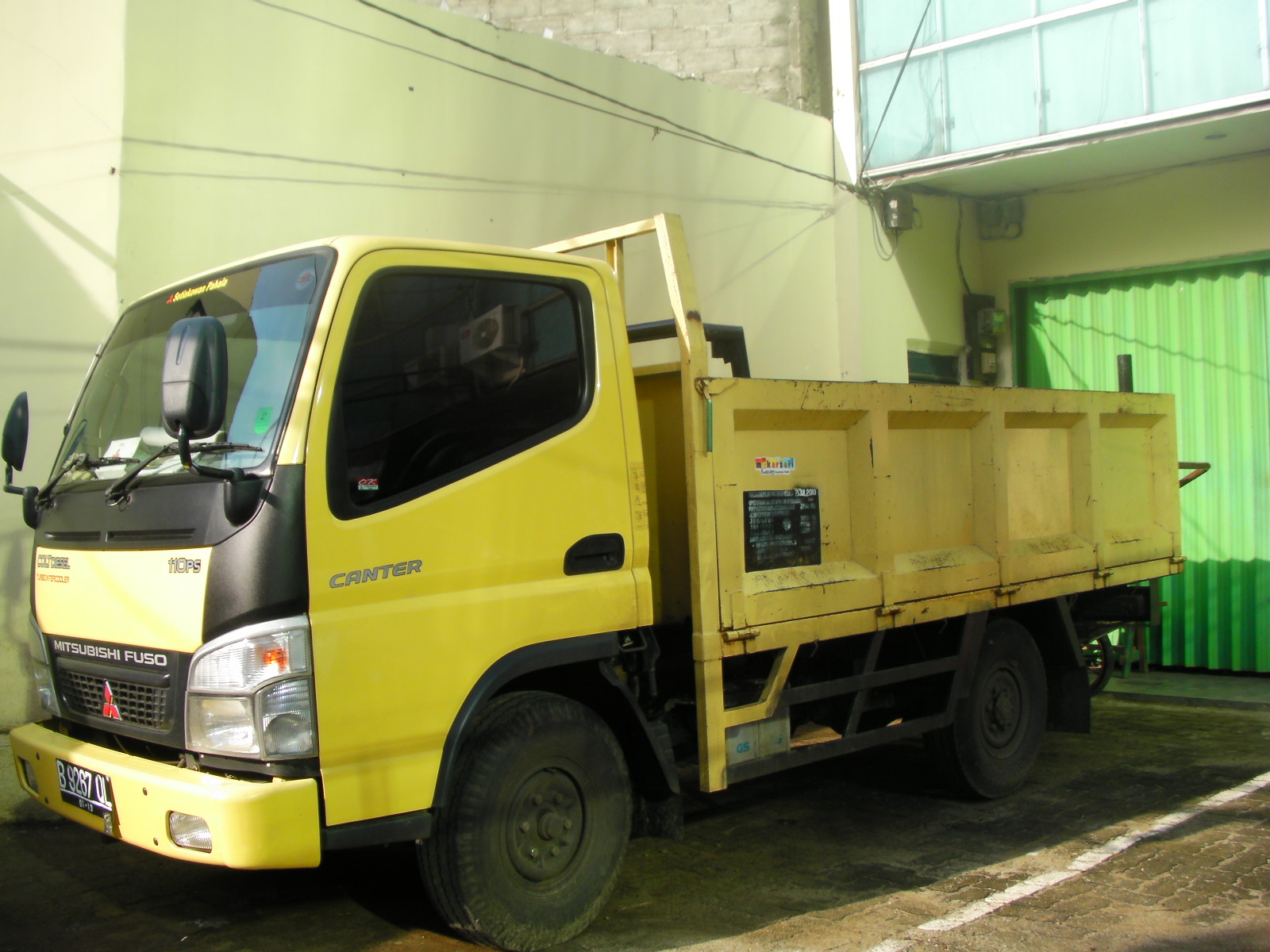 SEWA MOBIL TRUK  SEWA MOBIL BOX sewa truck untuk 