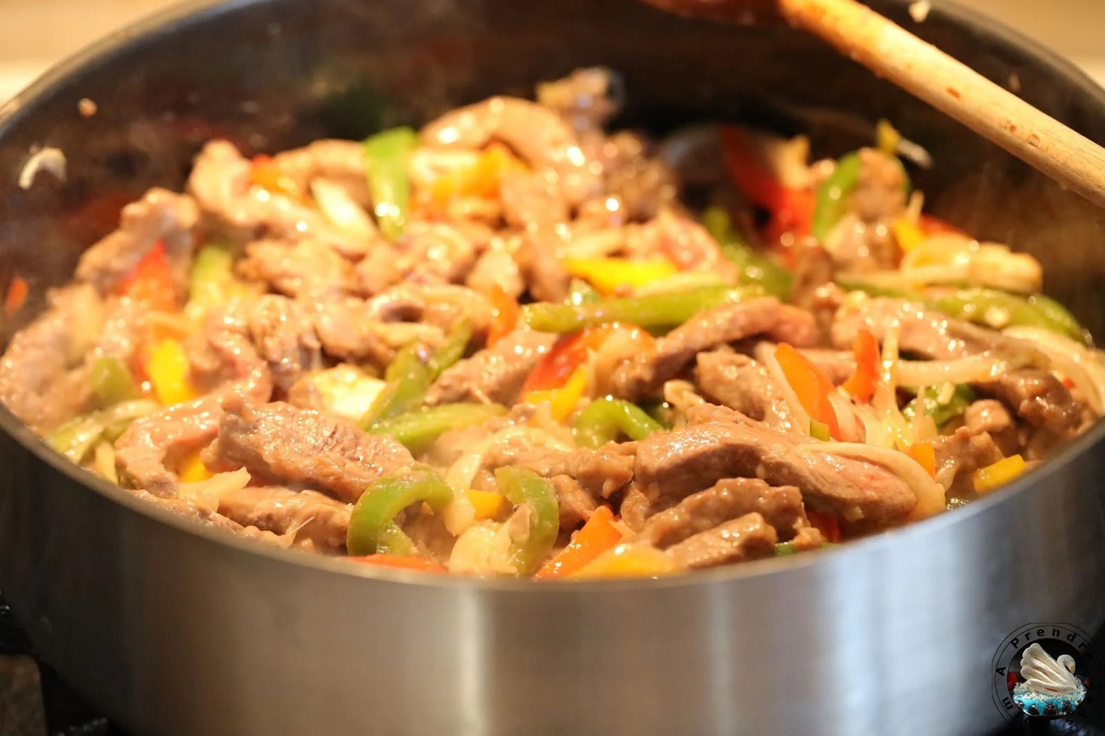 Boeuf sauté aux poivrons (pas à pas en photos)