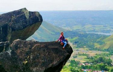 Batu Marompa Samosir, Tempat Wisata dengan Spot Foto Memicu Adrenalin