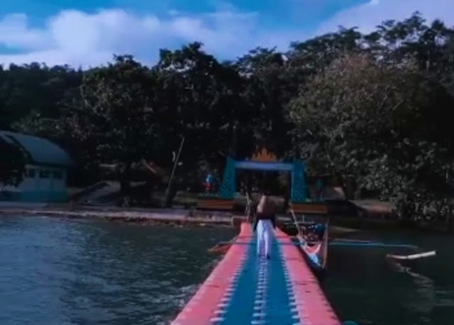 Teluk Kiluan di Kabupaten Tenggamus.