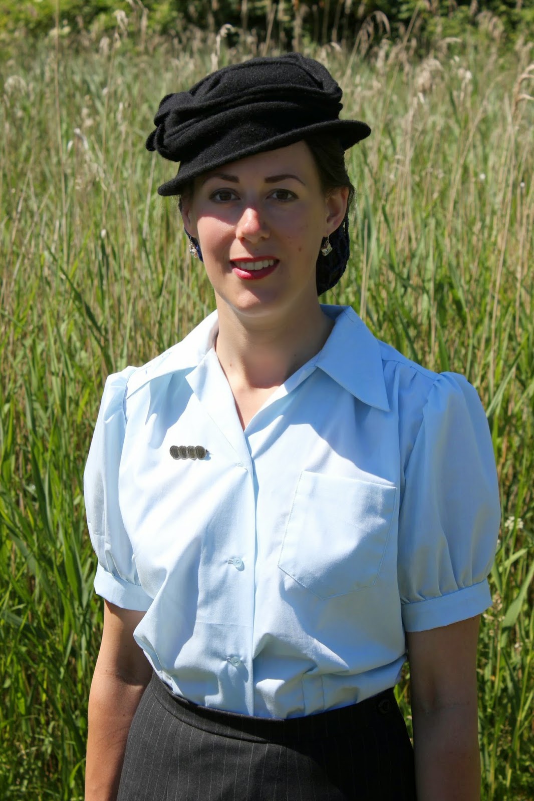 http://misshendrie.blogspot.nl/2014/07/light-blue-1940s-blouse.html