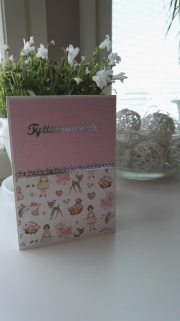 kortti askartelu tyttövauvalle First Editionin It´s a Girl! paperilehtiö
